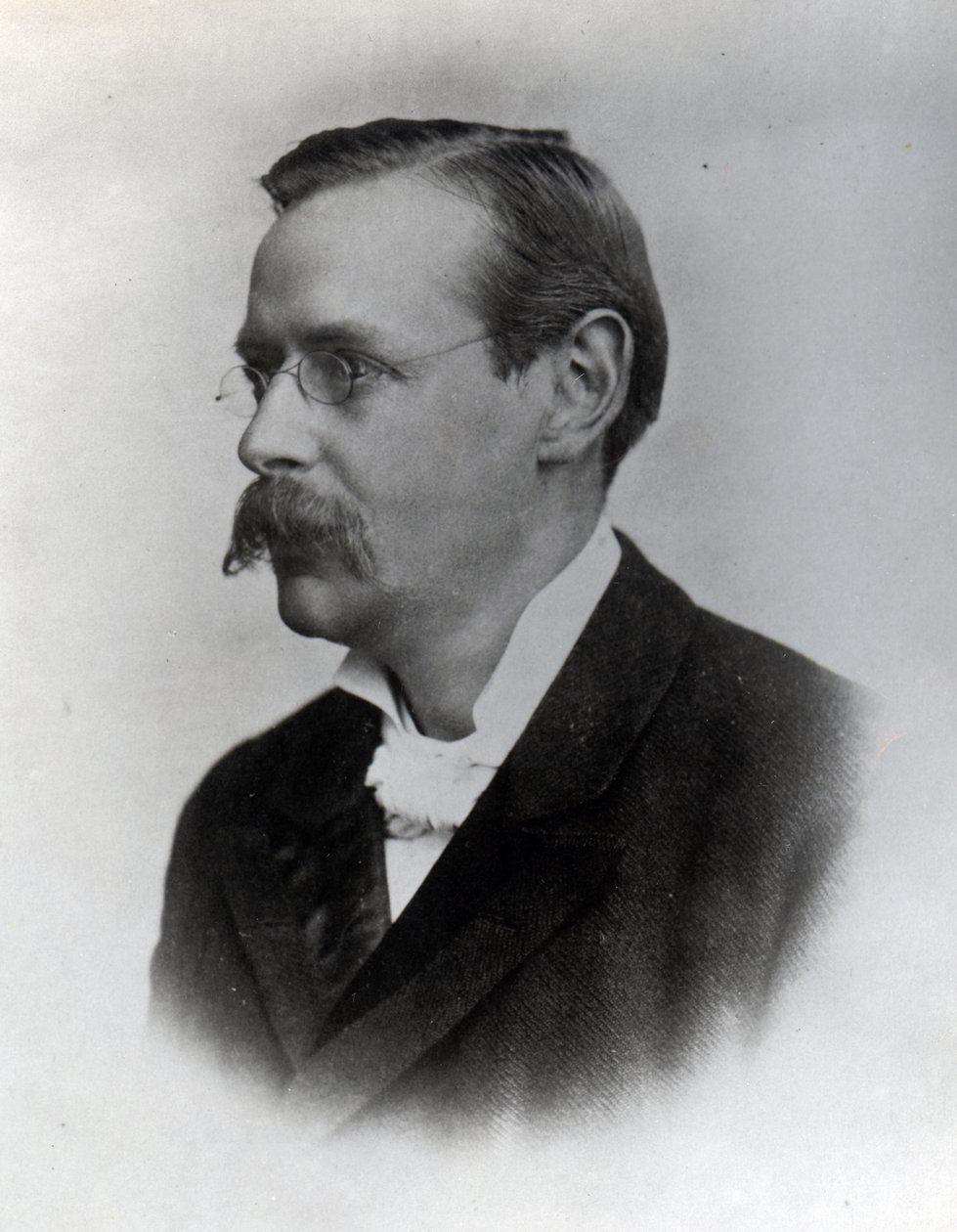 Sir Edmund William Gosse, 1892 af English Photographer