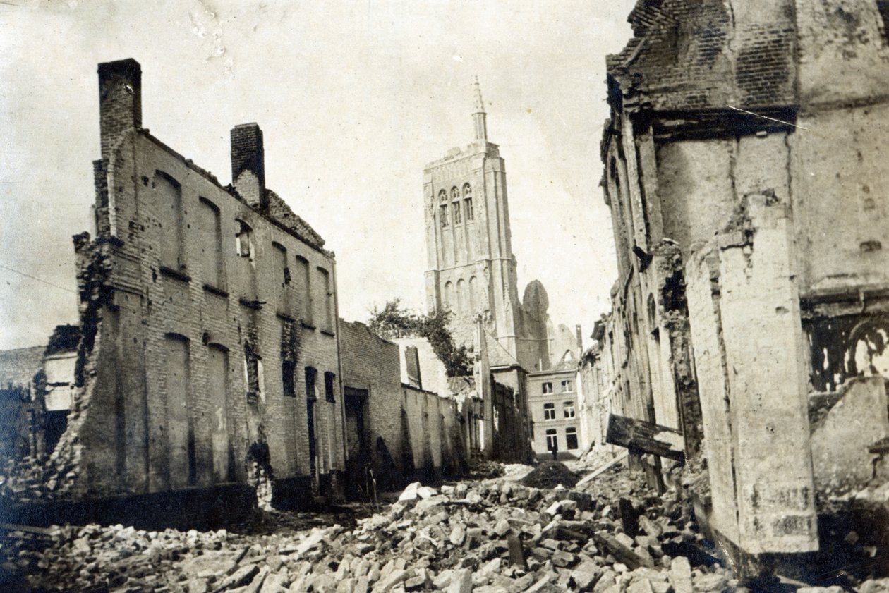Jakobskirken, Ypres, juni 1915 af English Photographer