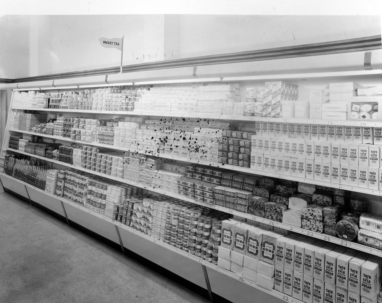 Te- og sukkergang, Woolworths butik, 1956 af English Photographer