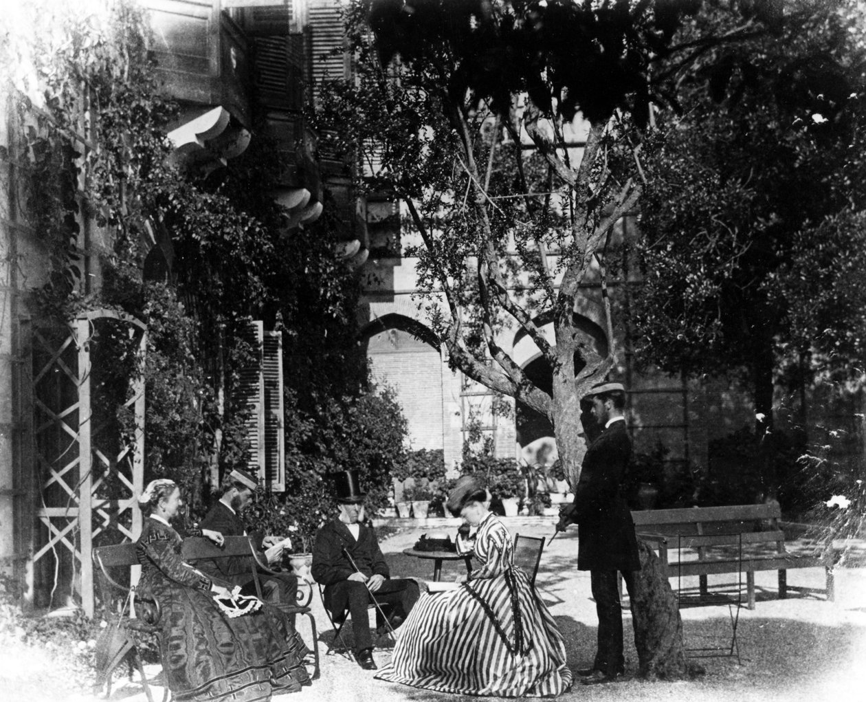 The Convent Gardens, Gibraltar, ca. 1868 af English Photographer