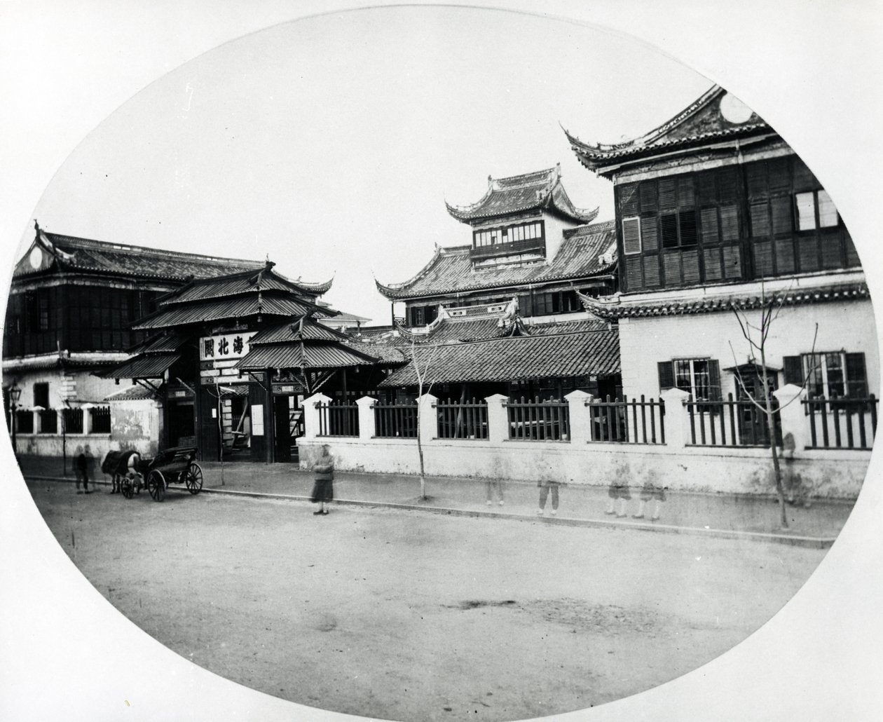 Toldbygningen, Shanghai, ca. 1868-70 af English Photographer