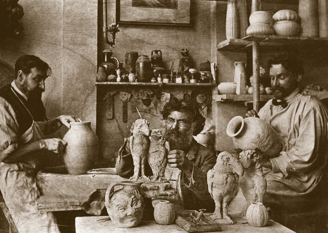 Martin-brødrene i atelieret på Southall Pottery af English Photographer