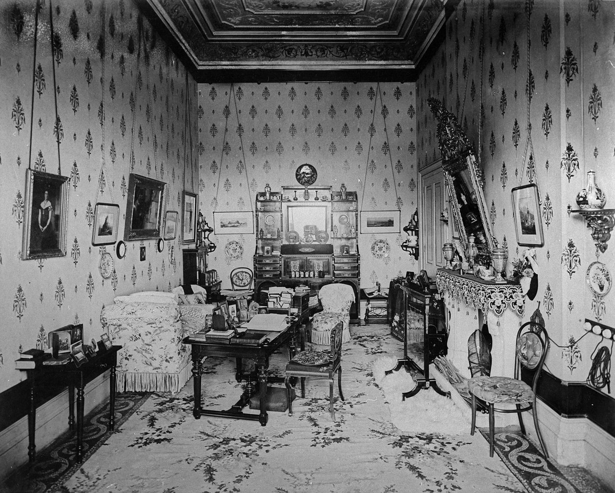 The Queens Sitting Room, Villa Clara, ca. 1870-80 af English Photographer