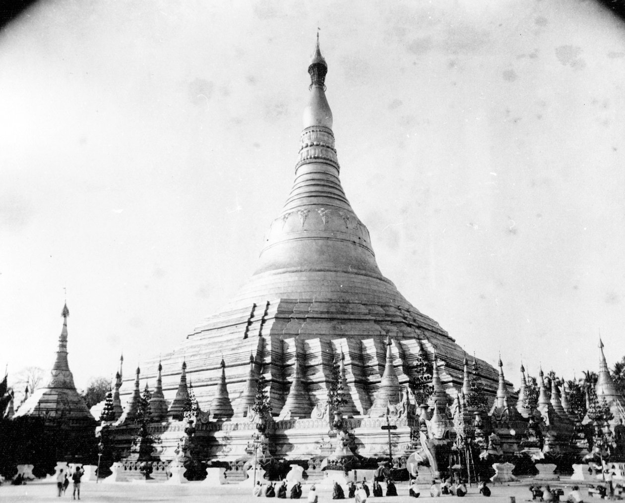 Shwedagon-pagoden i Rangoon, ca. 1886 af English Photographer
