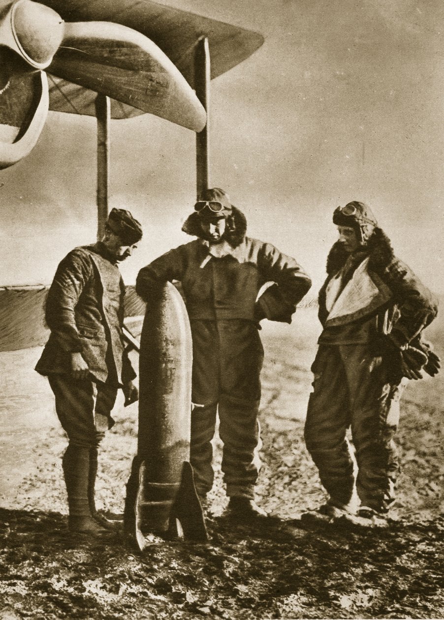 The Sowers: Britiske flyvere overvejer en bombe, der vil sprede døden blandt fjenden, 1914-19 af English Photographer