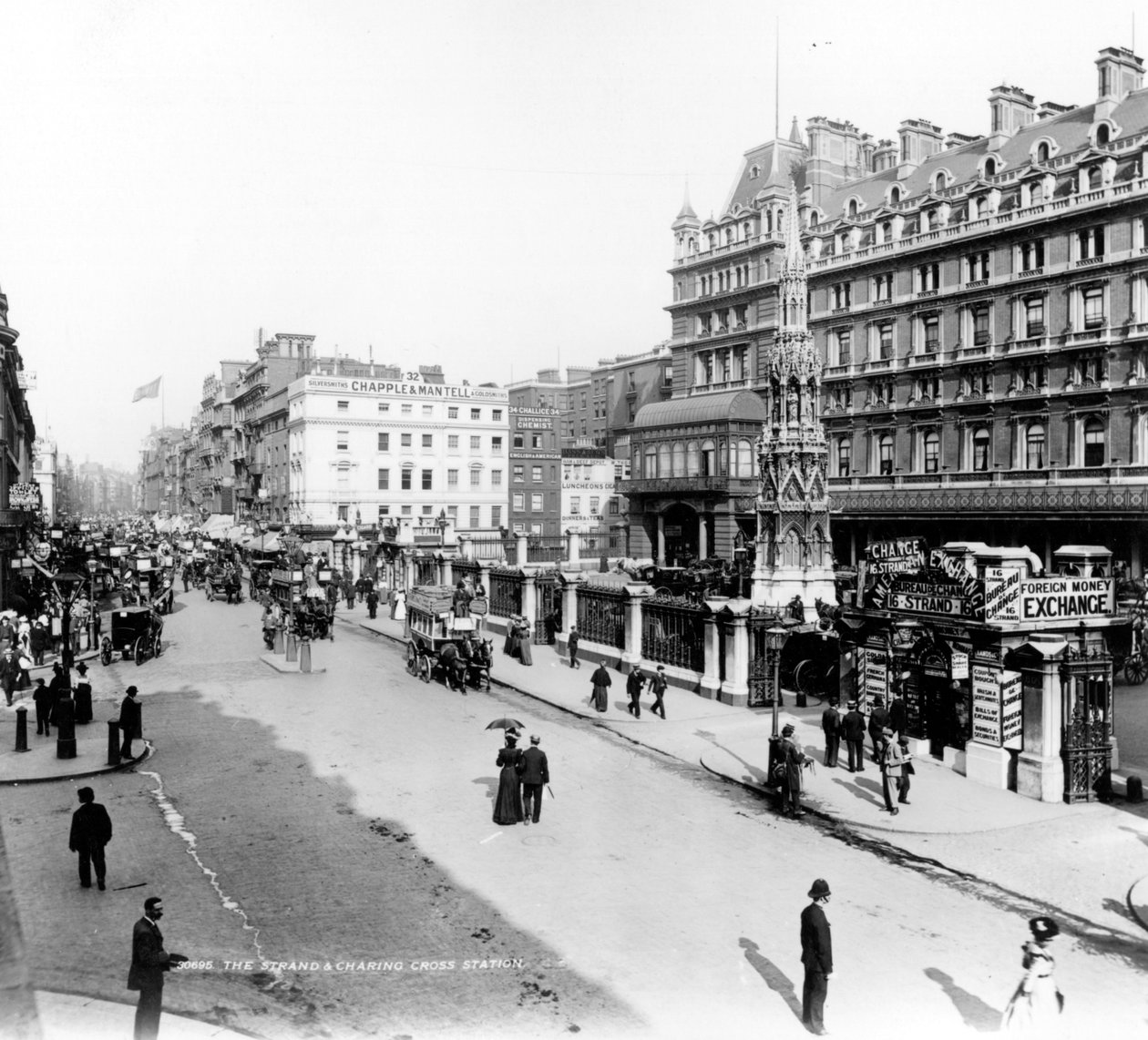 Strand og Charing Cross Station, London, ca. 1890 af English Photographer