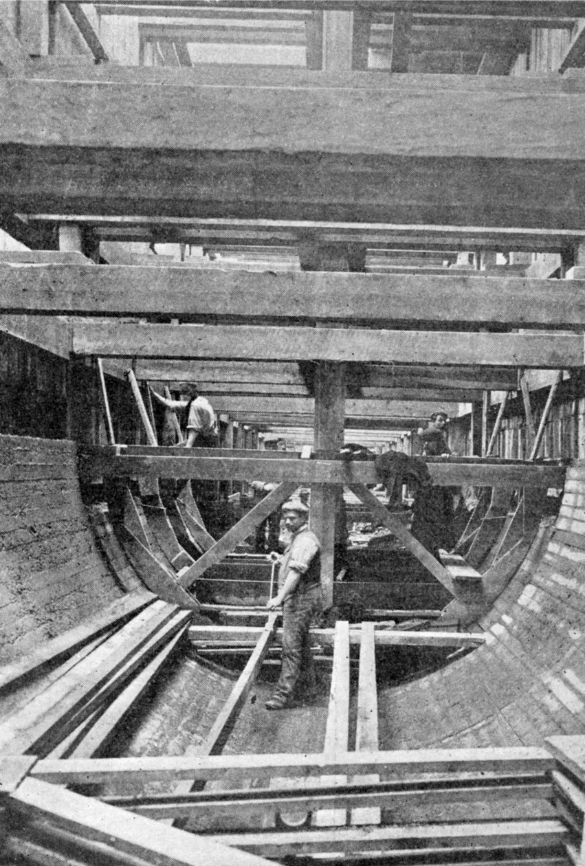 Træ- og betonbunden af Bow og Victoria Park kloakken, illustration fra Kongen, 1. juni 1901 af English Photographer