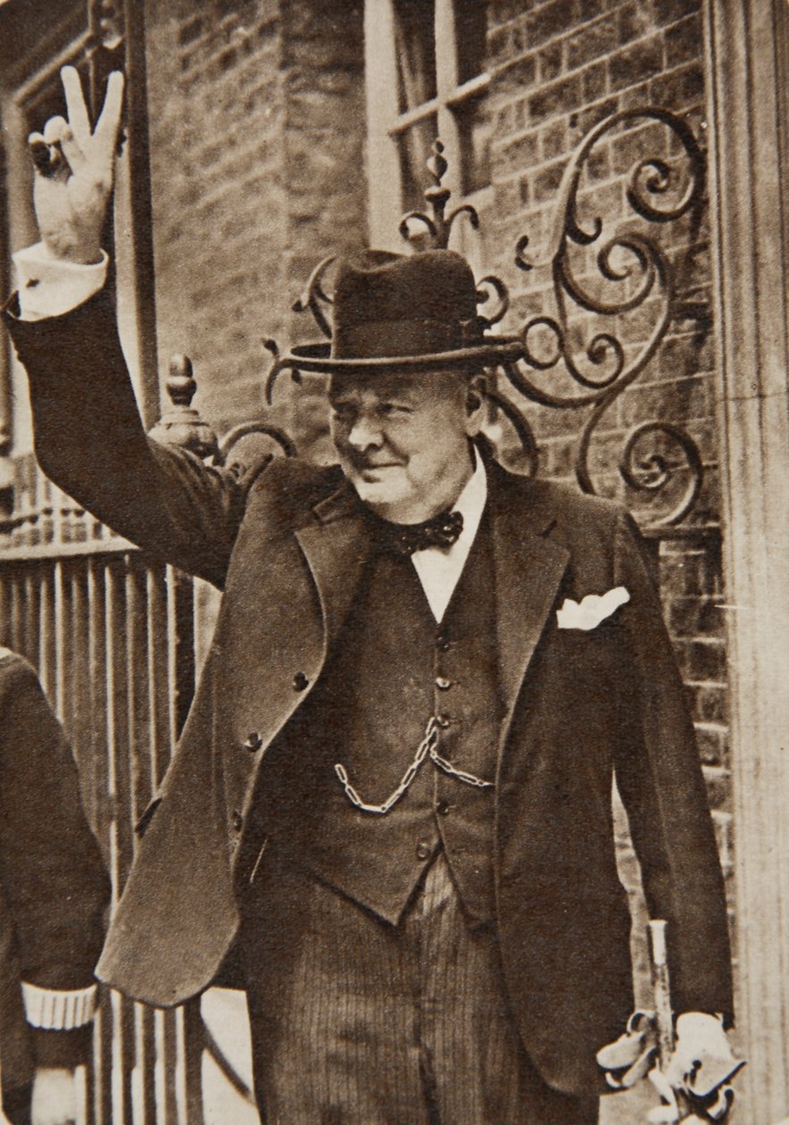 The Victory V (fotogravure) af English Photographer
