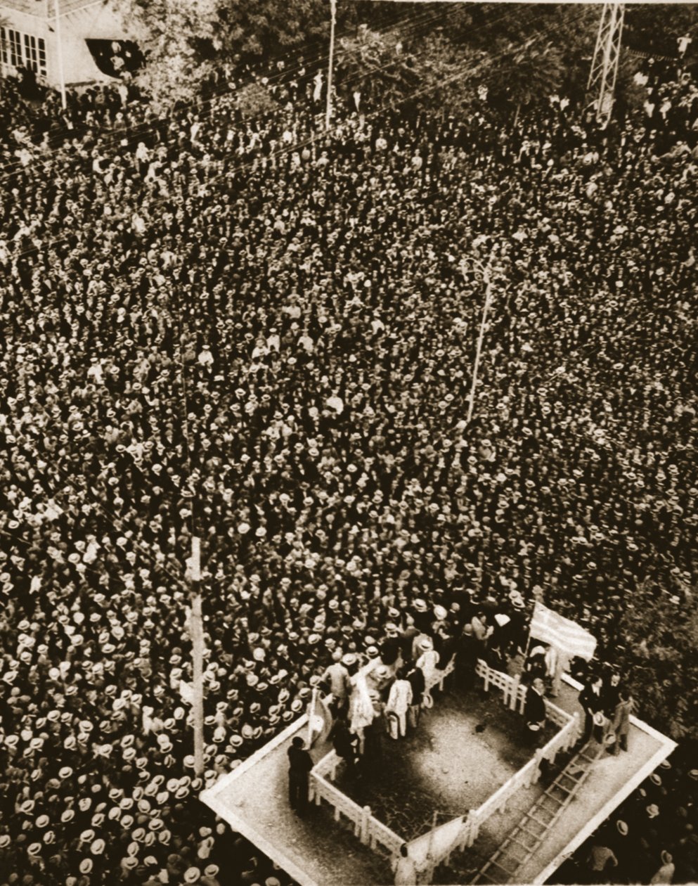 Makedoniens appel mod den bulgarske invasion: et massemøde i Salonika, illustration fra The Illustrated War News, 13. september 1916 (sepiafoto) af English Photographer