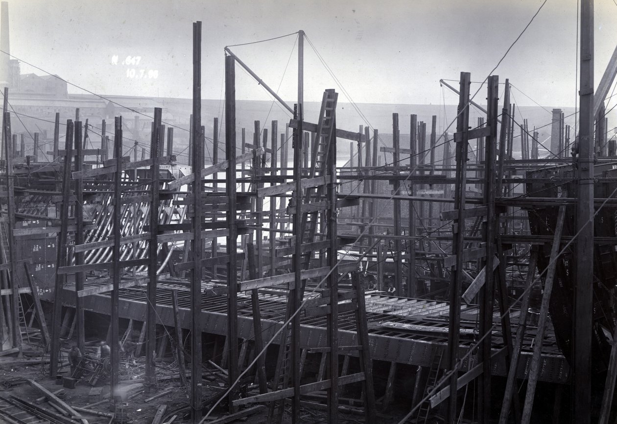 Det isbrydende togfærgeskib SS Baikal i ramme under opførelsen af Sir W.G. Armstrong Mitchell and Co. Ltd., på Low Walker-værftet i Newcastle upon Tyne i 1896, værft nr. 647 af English Photographer