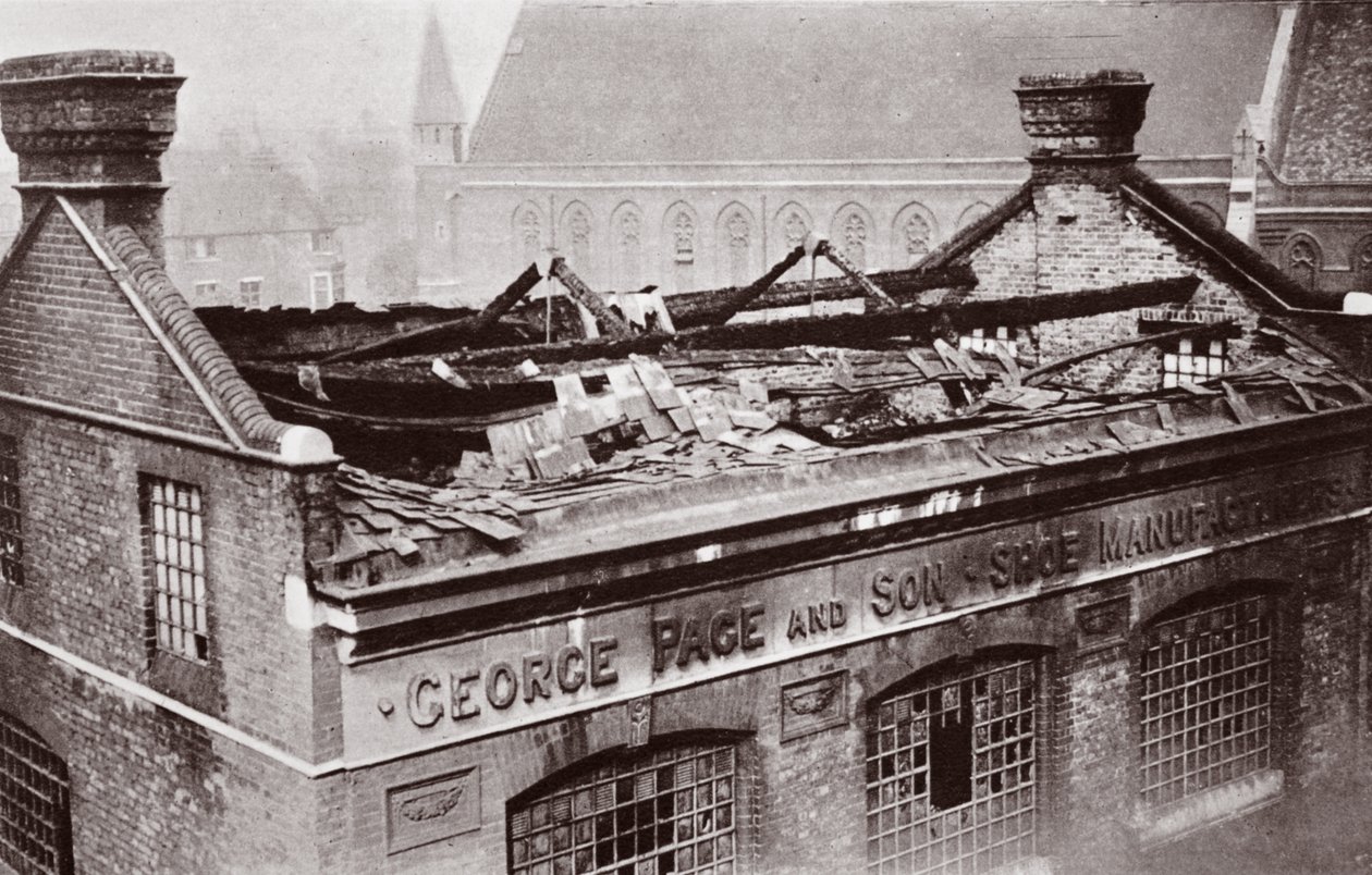 Resultatet af et bombeangreb på London i 1915 af English Photographer
