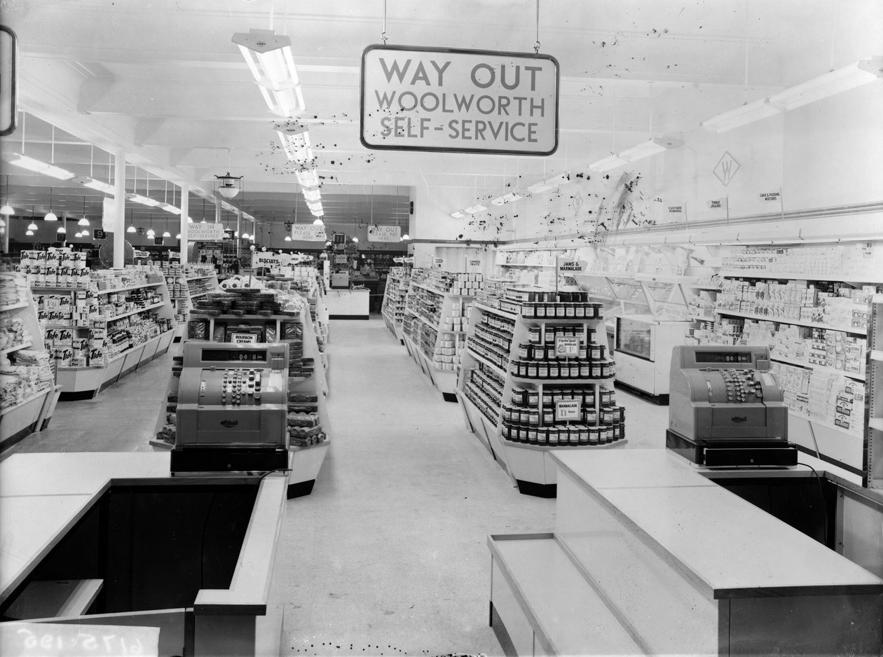 Tills, Woolworths butik, 1956 af English Photographer