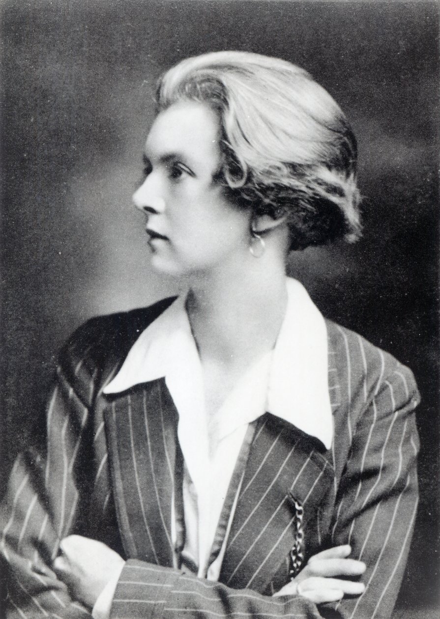 A Vincenzo, Lady Troubridge, ca. 1915 af English Photographer