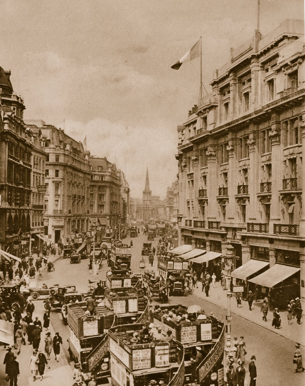 Øvre del af Regents Street (sepia-billede) af English Photographer