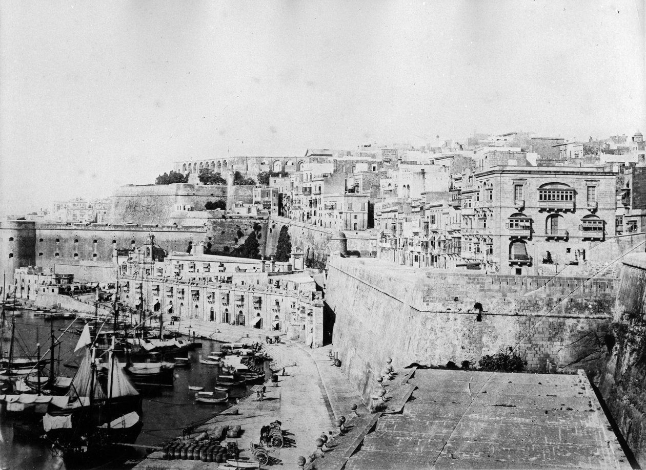 Valetta fra Lower Baracca, Malta, ca.1880-83 af English Photographer