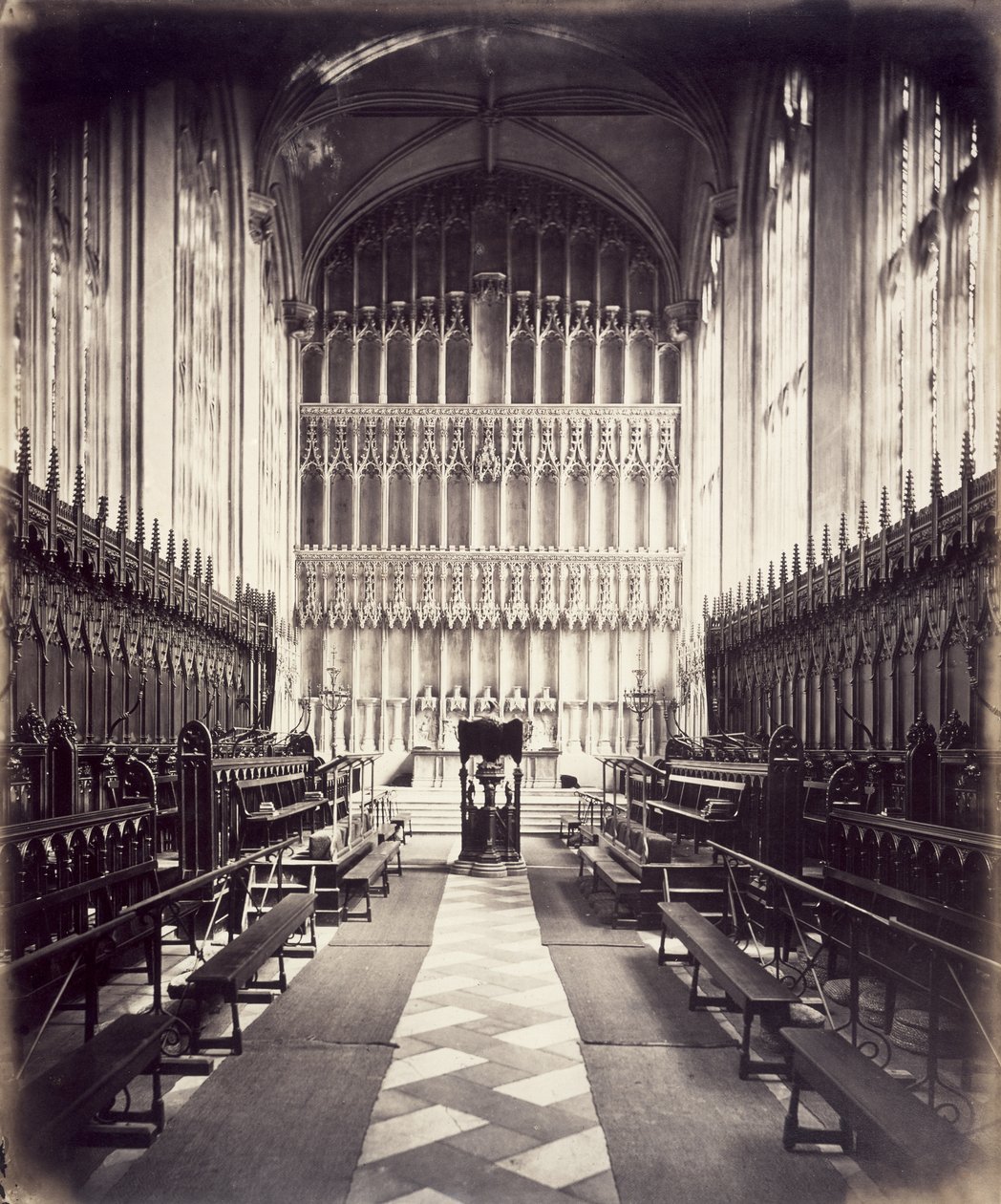 Udsigt over koret i New College Chapel, 1860-70 af English Photographer