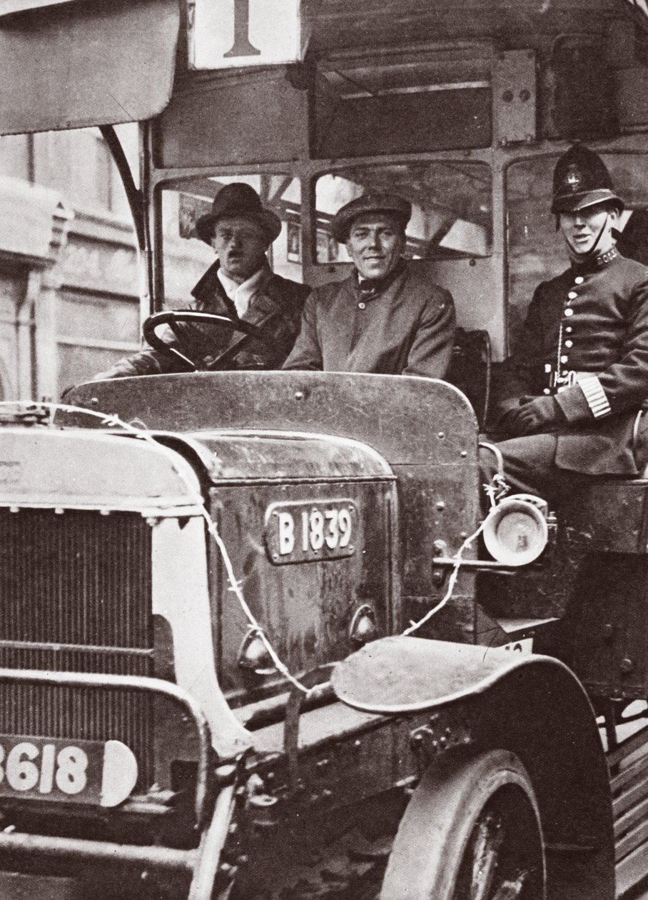 Frivillig transport og deres politibeskyttelse, maj 1926 af English Photographer