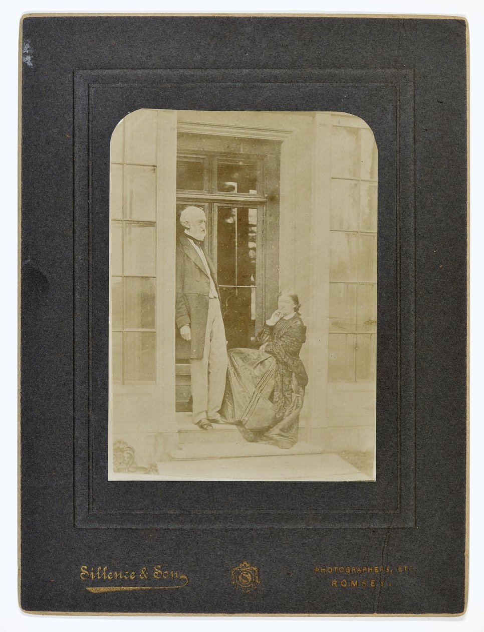 VI. Nightingale og Frances Parthenope, Lady Verney, ca. 1870 af English Photographer