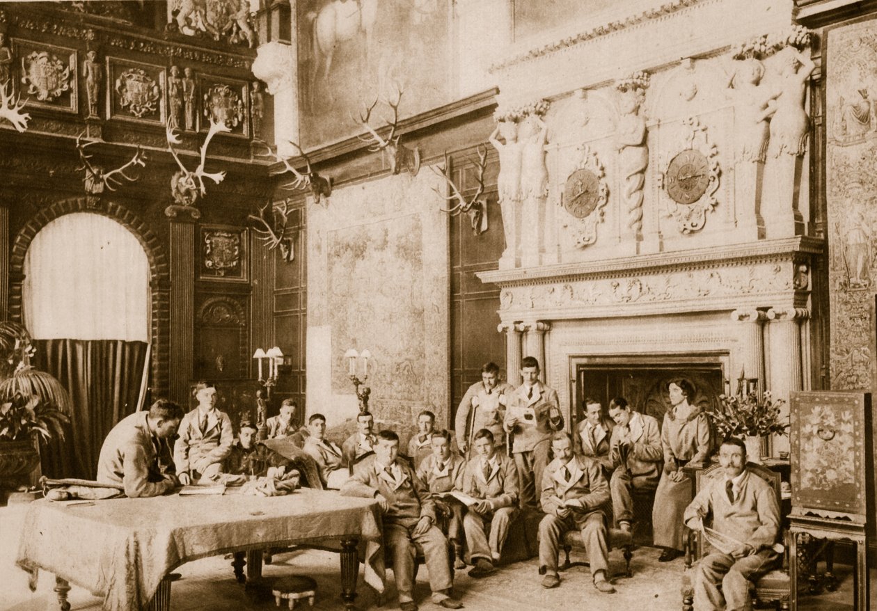 Byd gæster velkommen i et stateligt hjem i England, 1914 til 1919 af English Photographer