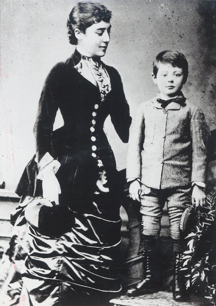 Winston Churchill med sin mor, Lady Randolph Churchill af English Photographer
