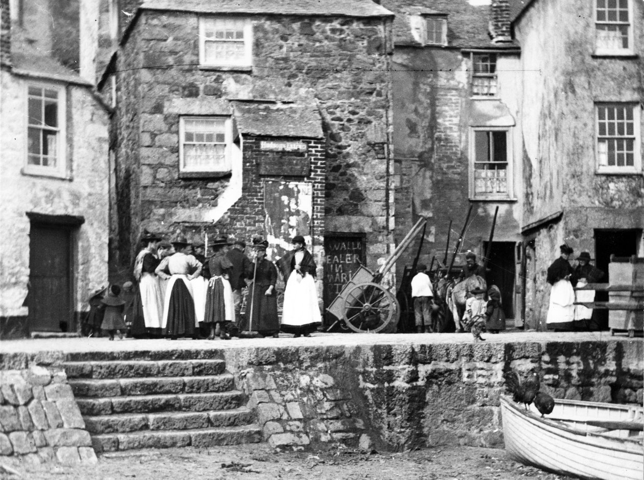 Kvinder på havfronten ved St Ives, ca. 1890 af English Photographer