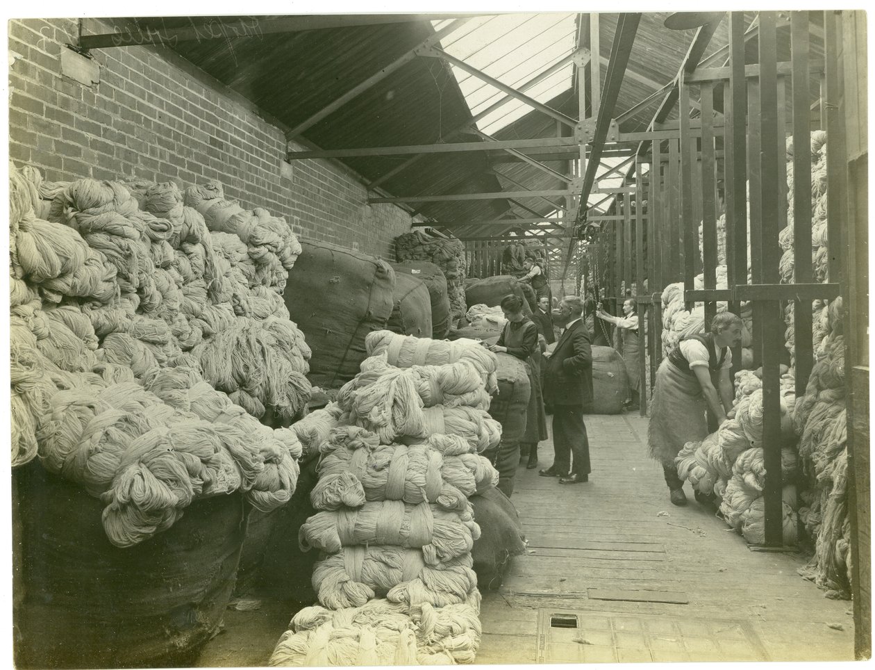 Garnbutikker, tæppefabrik, 1923 af English Photographer