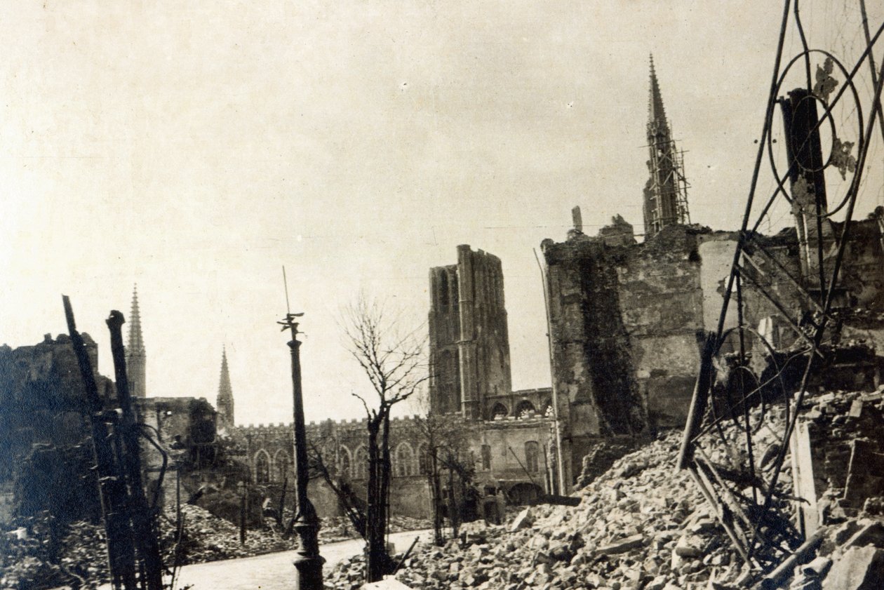 Ypres fra Rue de Ville, juni 1915 af English Photographer