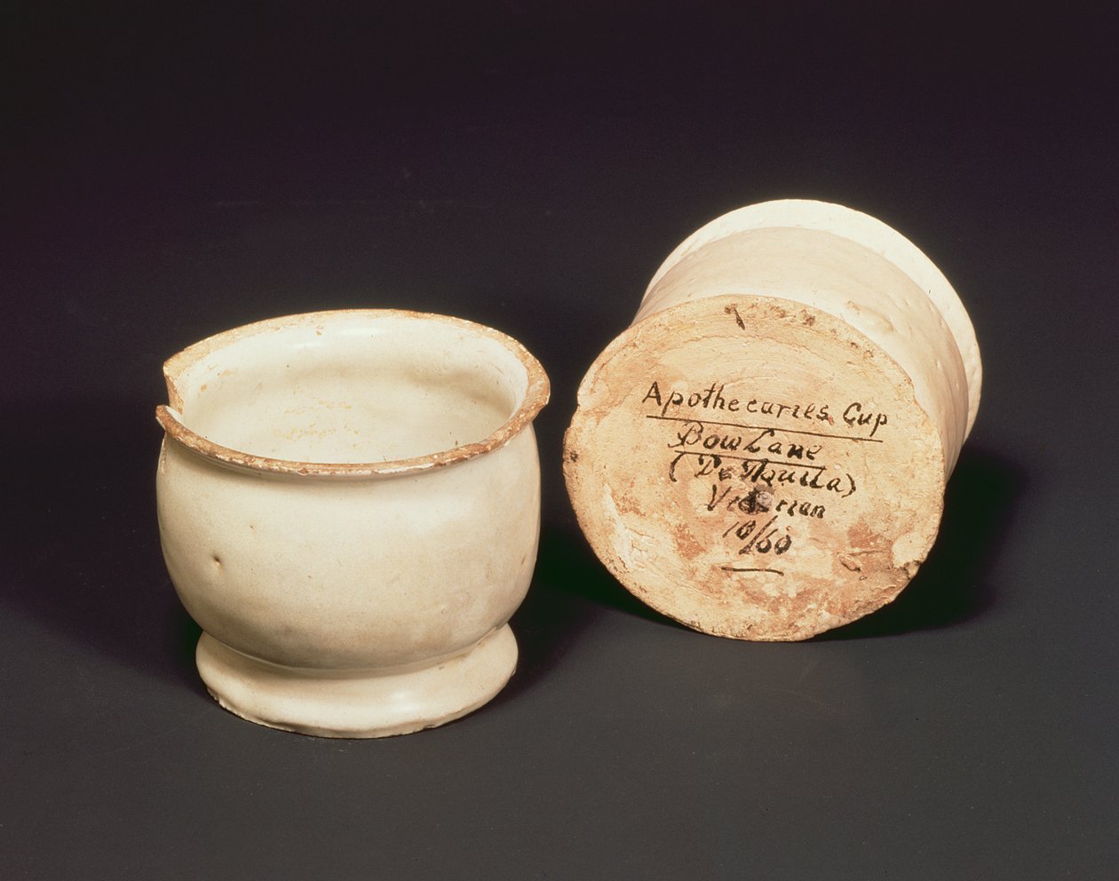 Apothecaries kopper, Bow Lane, ca. 1630 (lertøj) af English School