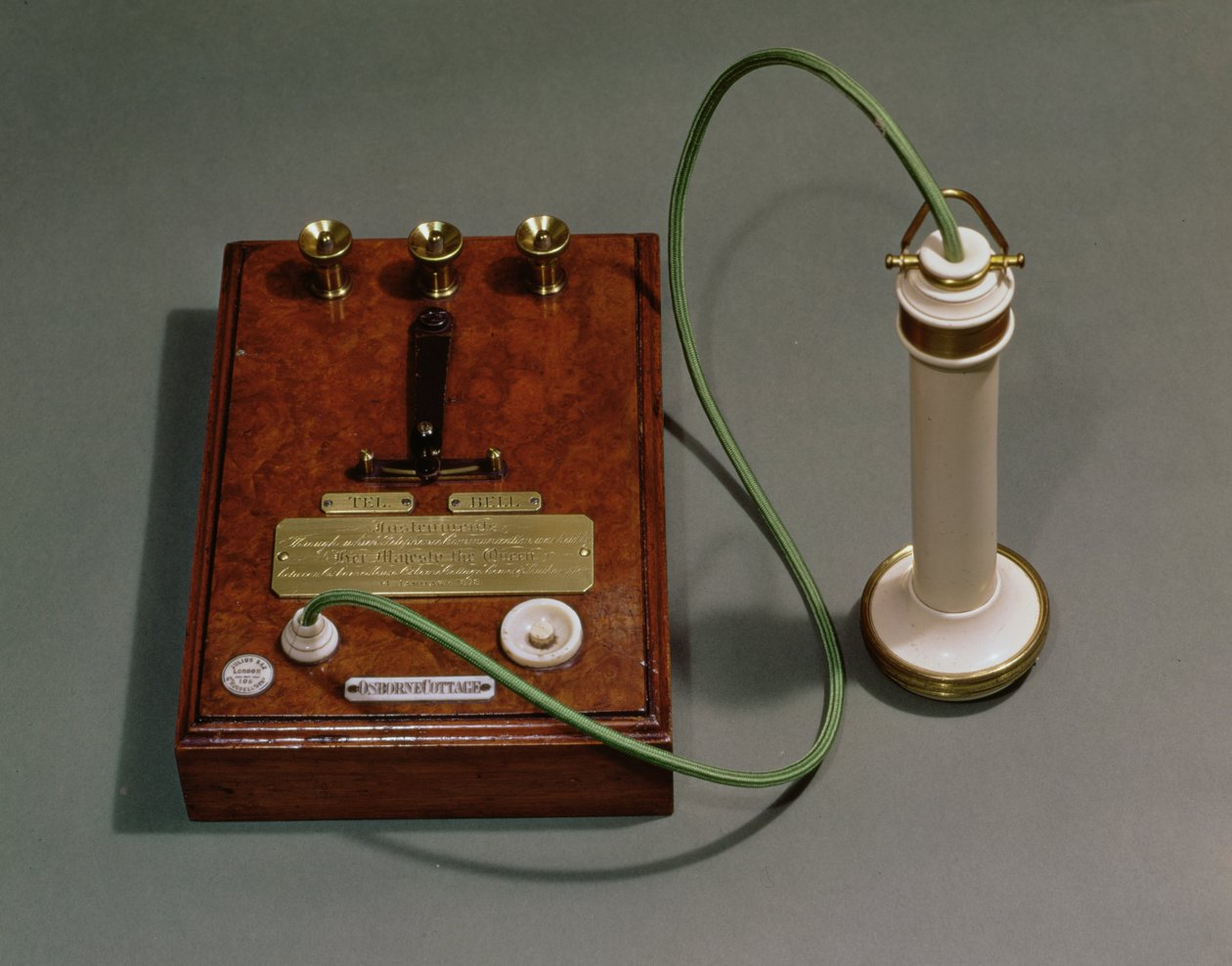 Klokketelefon brugt af dronning Victoria i Osborne House, Isle of Wight, 1877-78 af English School