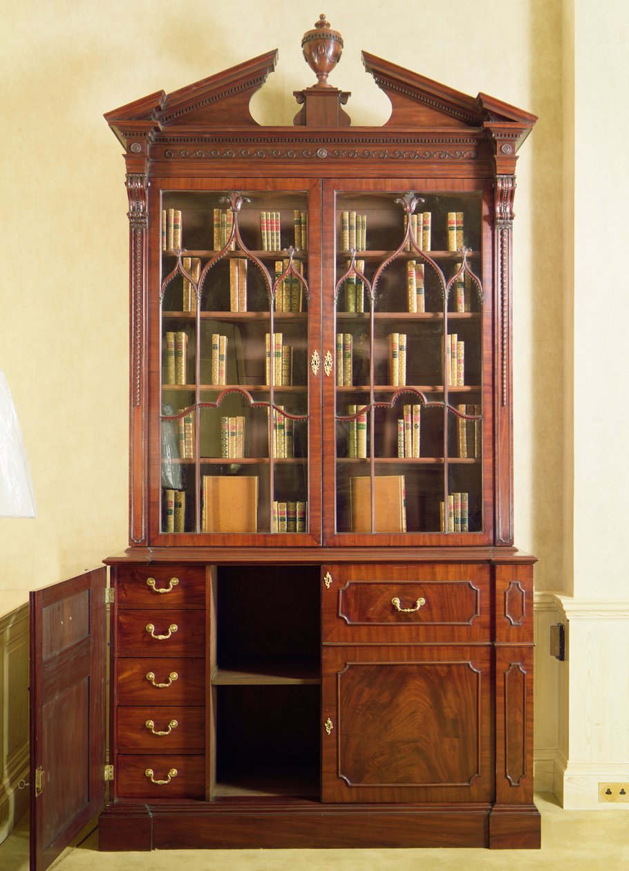 Ødelagt pedimenteret bureau reol, af Chippendale, 1700-tallet (mahogni) af English School