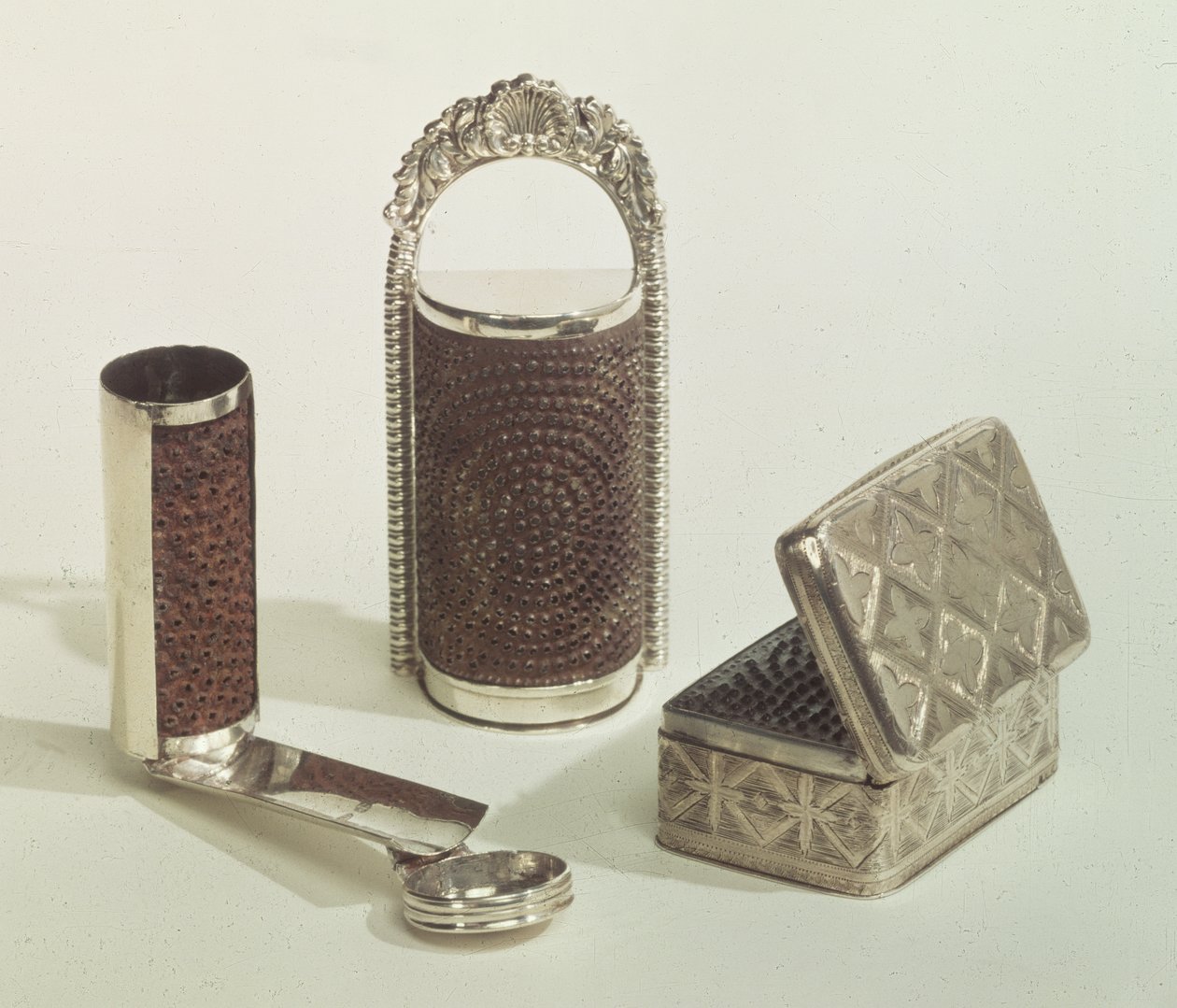 Samling af muskatnød rivejern, 1828-40 (sølv) af English School