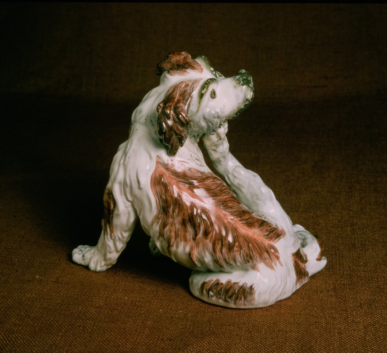 Derbyfigur af en King Charles spaniel, Chelsea-Derby periode, ca. 1780 (porcelæn) af English School
