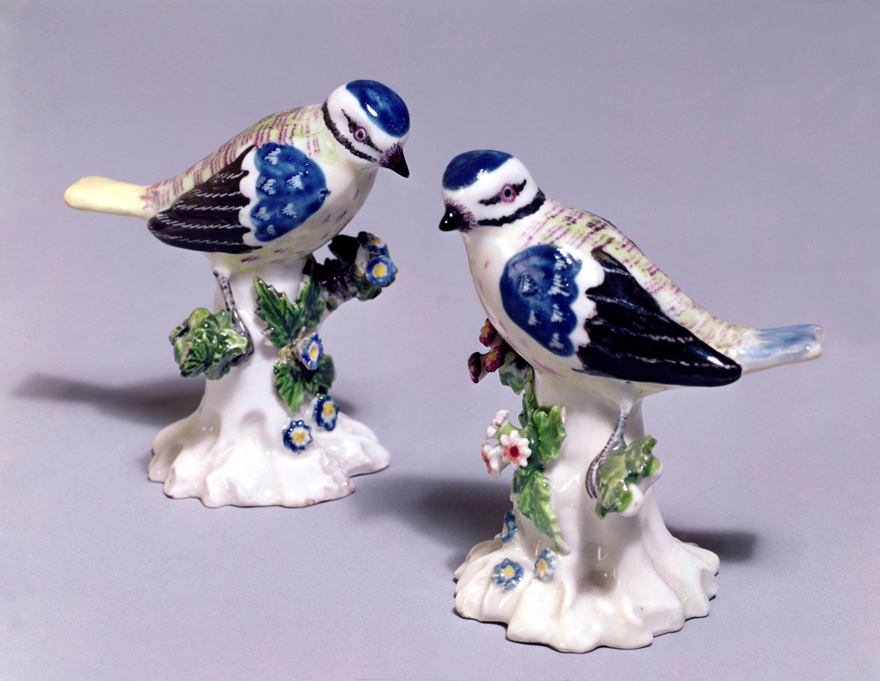 Derbyfigurer af blåmejser, ca. 1760 (porcelæn) af English School