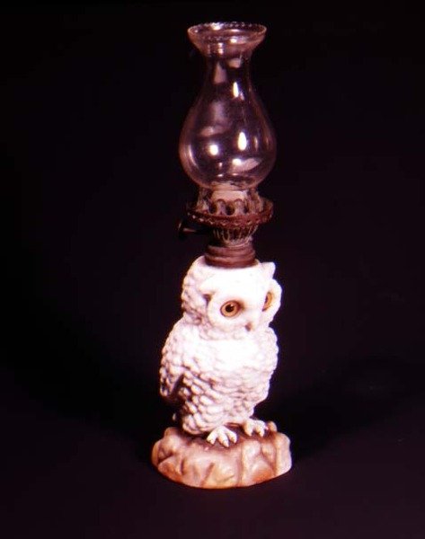Doulton ugle med glasperleøjne på stenværk, ca.1880 (keramik) af English School