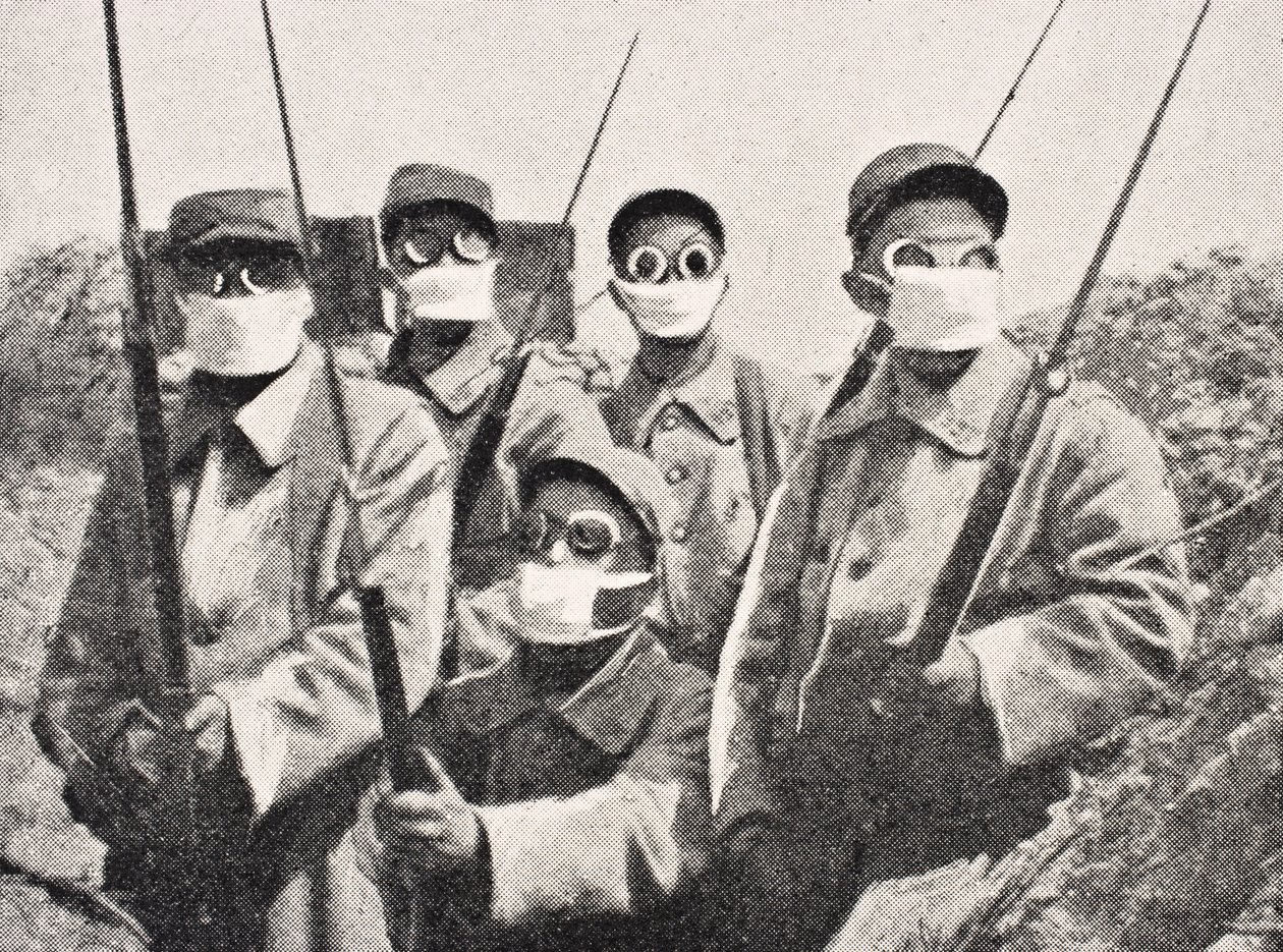 Franske soldater iført gasmaske i 1915, fra 