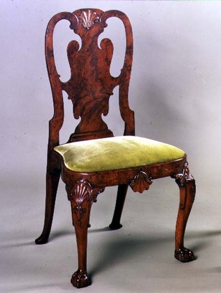 George I sidestol med snit i skaller og cabrioletben, ca.1720 (valnød) af English School