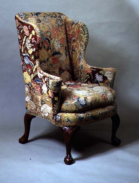 George I-fløjlestol med moderne broderi, ca.1720 (valnød og tekstil) af English School