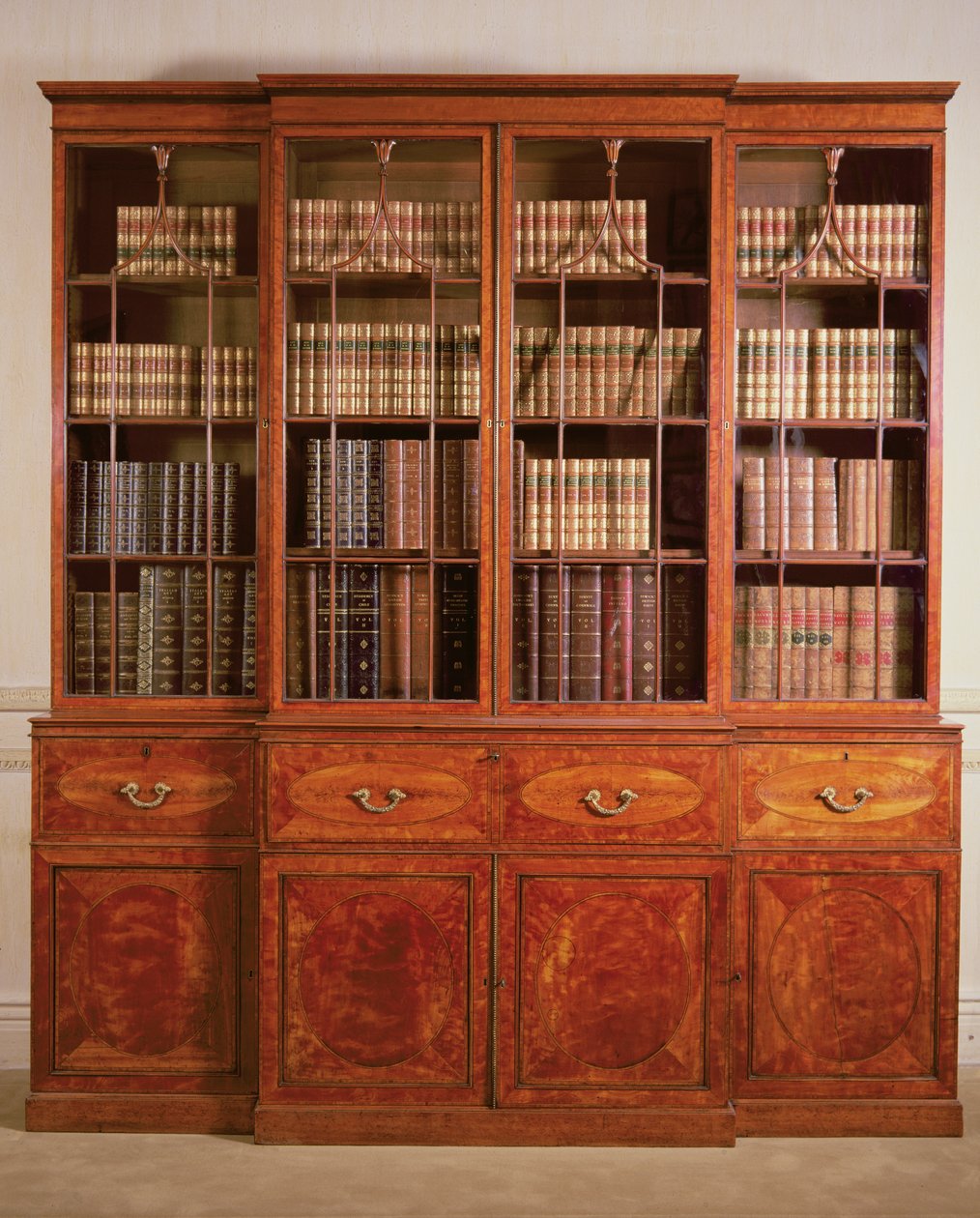 George III breakfront bogreol, slutningen af det 18. århundrede (palisander) af English School