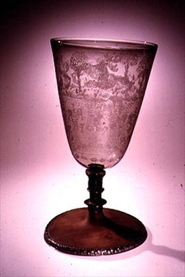 Pokal graveret af Anthony de Lisle, tilskrevet Giacomo Verzelini, 1577 (glas) af English School
