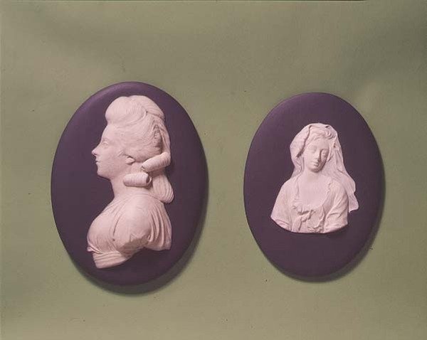 Medaljoner af Lady Walpole og hertuginden af Devonshire, ca.1850 (jaspis) af English School