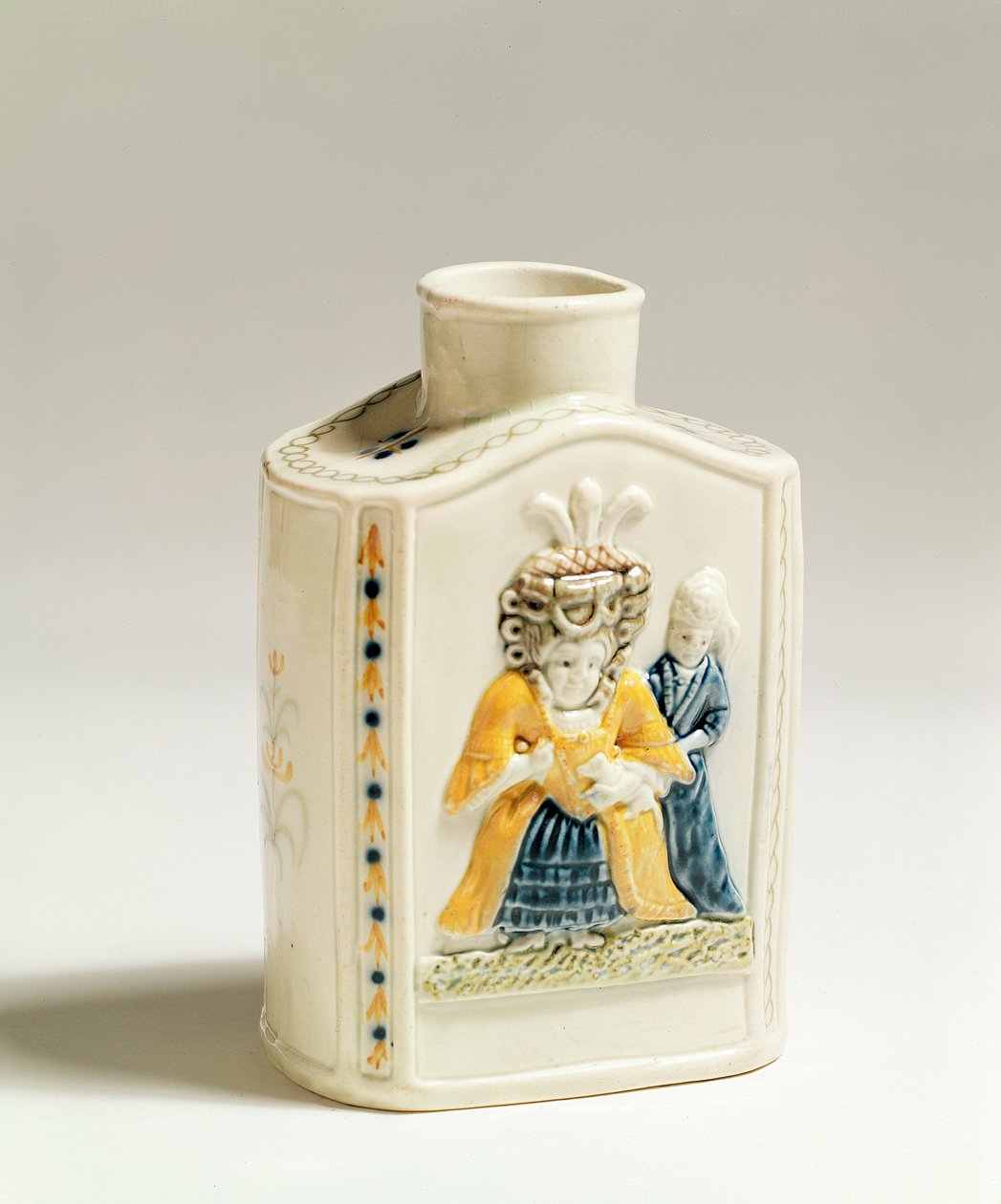 Prattware teholder, dekoreret med karikaturer af damemode, ca. 1790-1800 (keramik) af English School