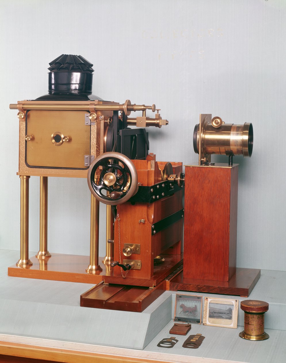 Replika af zoopraxiskopet designet af Eadweard Muybridge (1830-1904) 1880 (træ) (se også 260227) af English School
