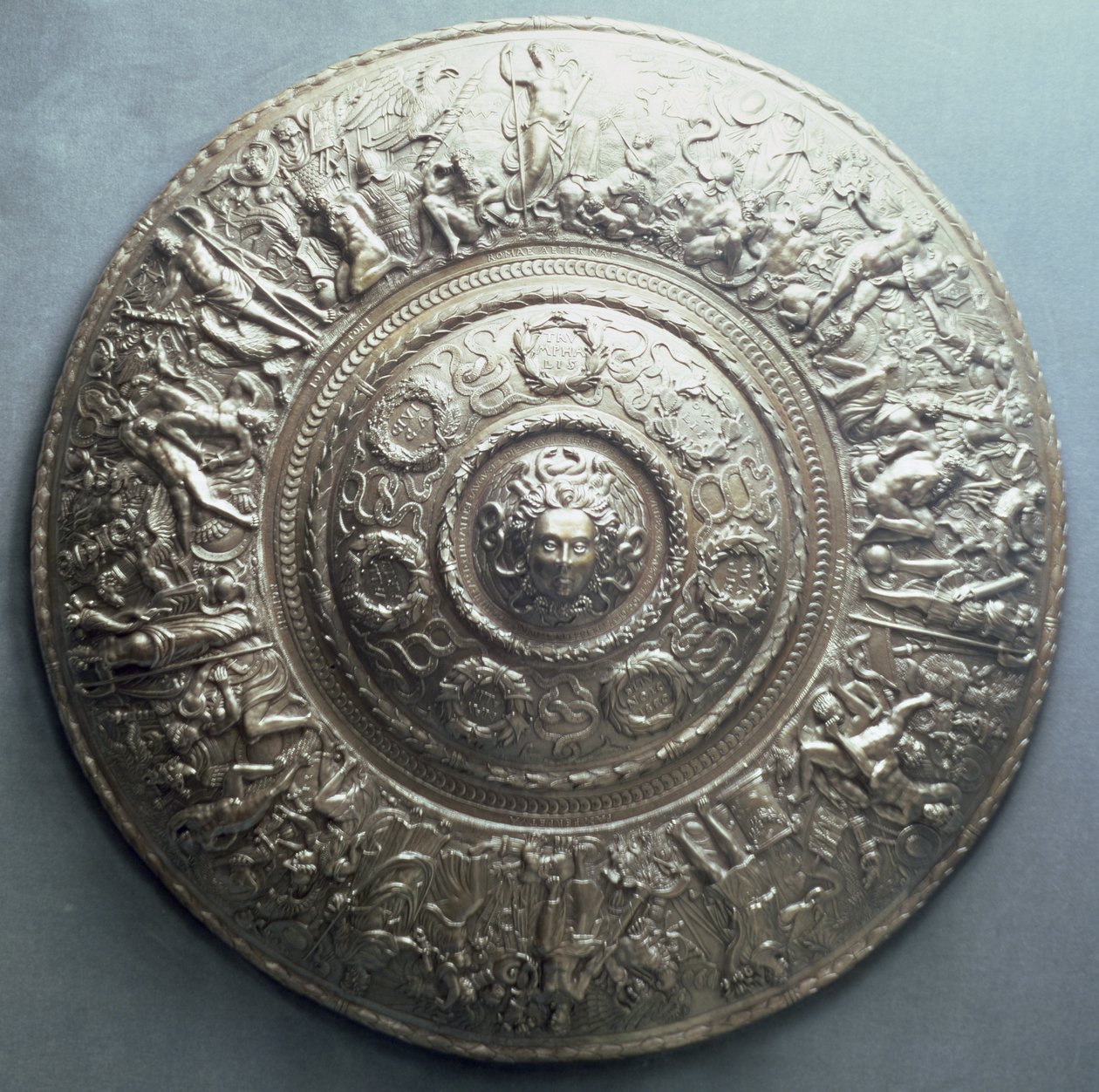 Skjold med hovedet af Medusa, 1552 (sølv) af English School