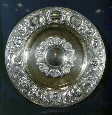 The Caroline Alms Dish, lavet i London, 1665-1666 (forgyldt sølv) (se også 355579 og 355591) af English School