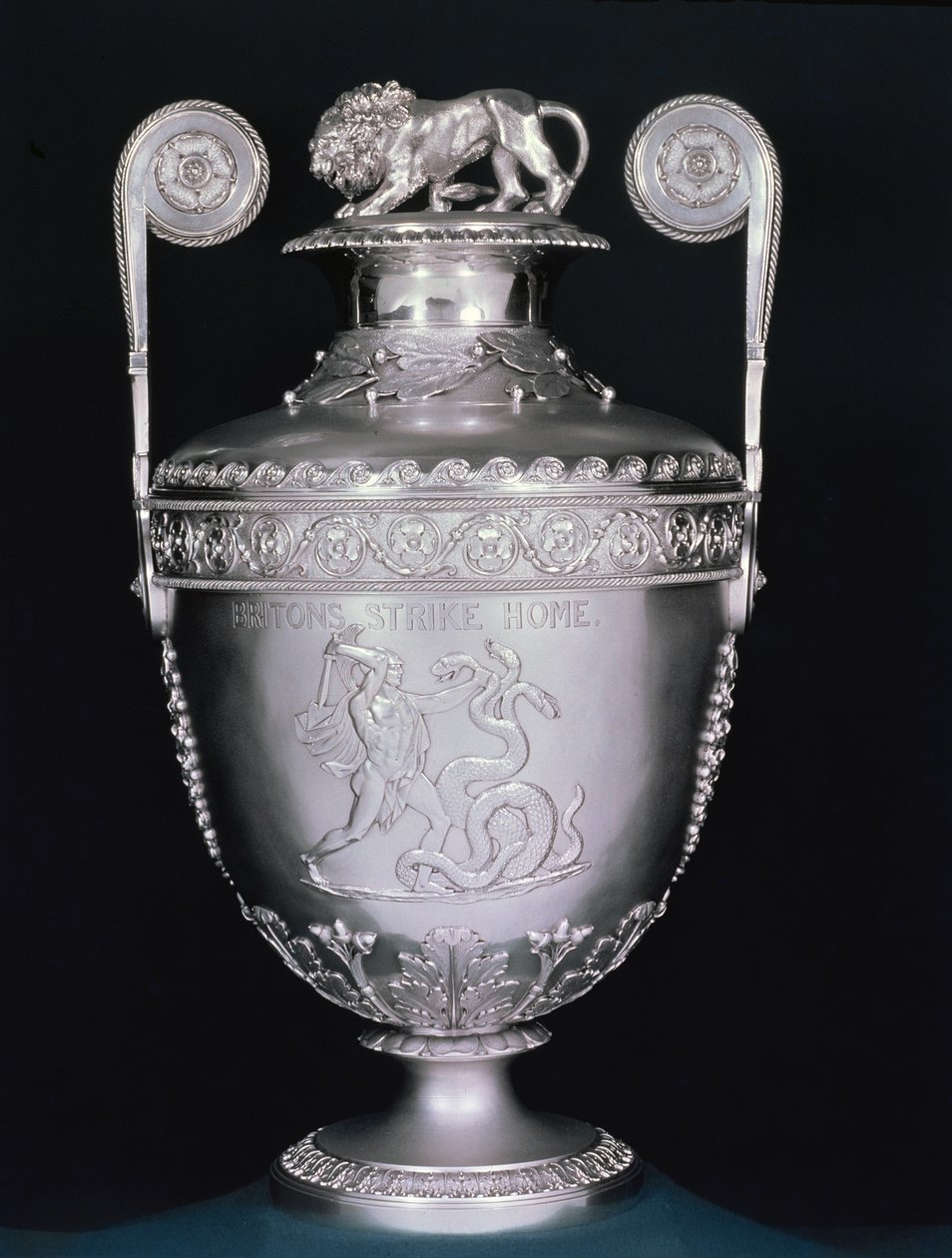 Trafalgar vase, designet af John Flaxman 1755-1826, lavet af Digby Scott & og Benjamin Smith, London, 1805-06 sølv af English School