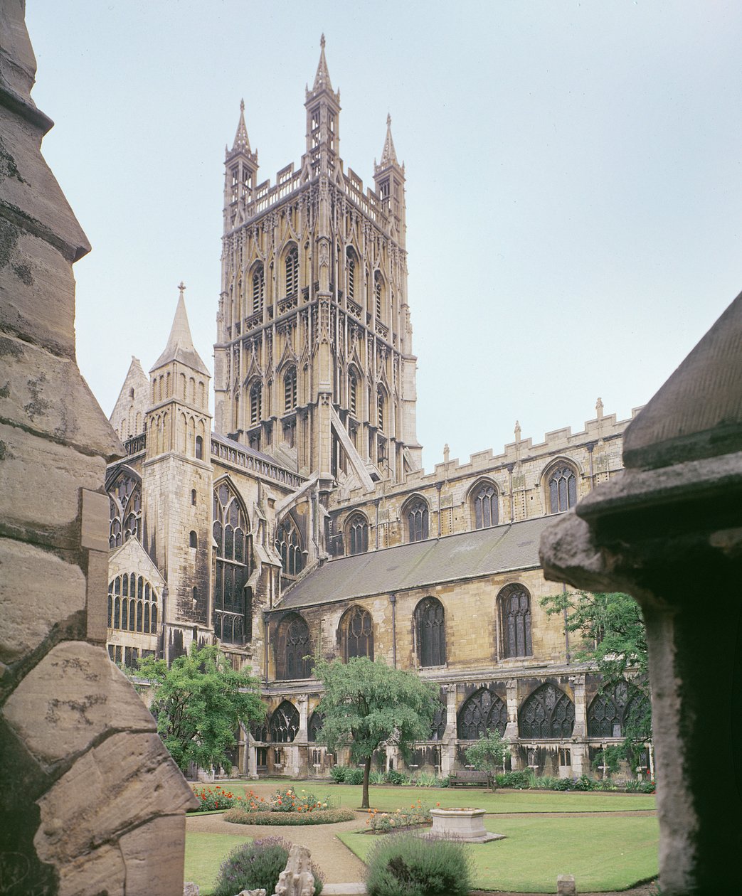Udsigt over Gloucester Cathedral, 1300-tallet af English School