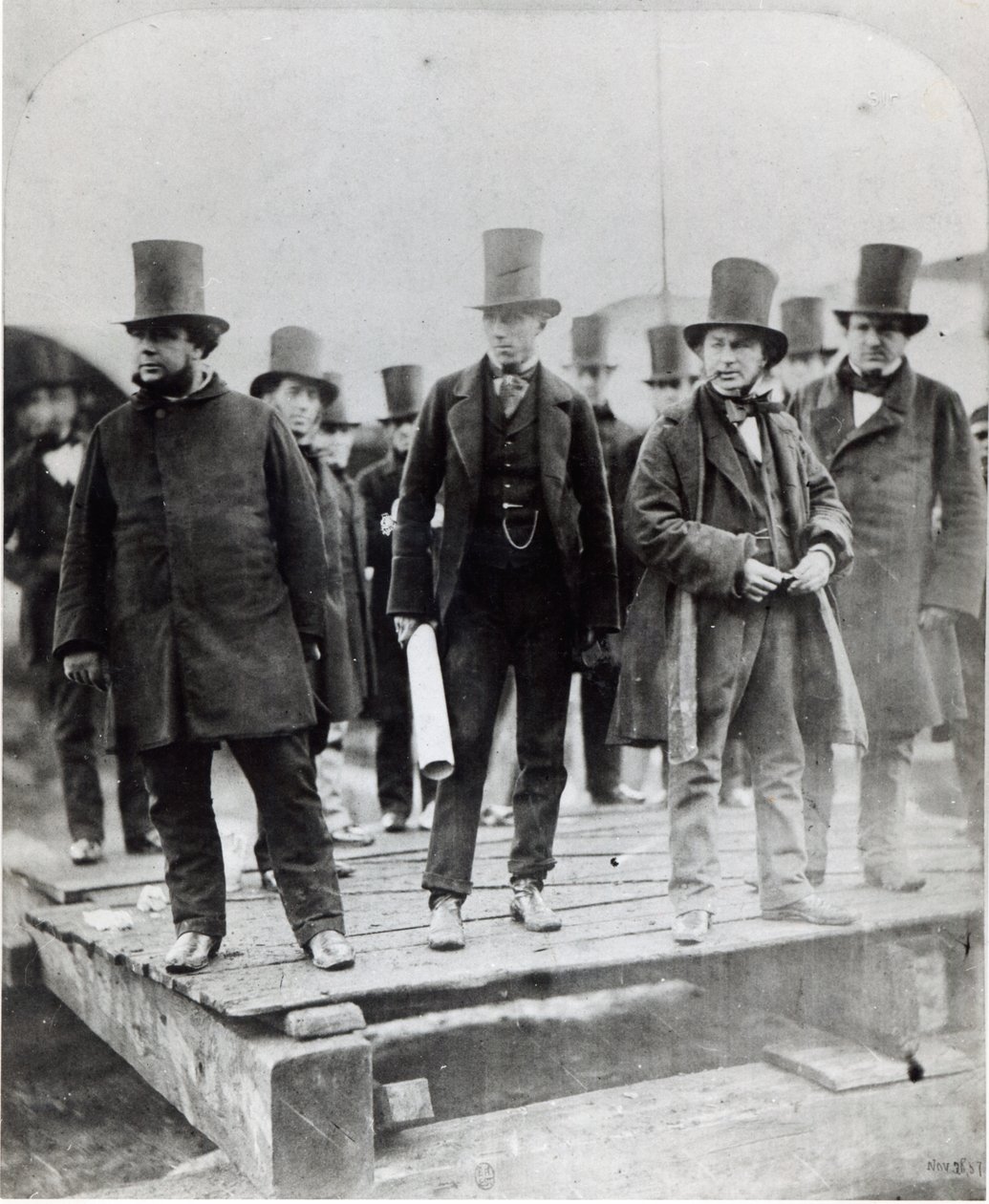 (L til R) John Scott Russell, Henry Wakefield, Isambard Kingdom Brunel og Lord Derby ved lanceringen af SS Great Eastern af English Photographer