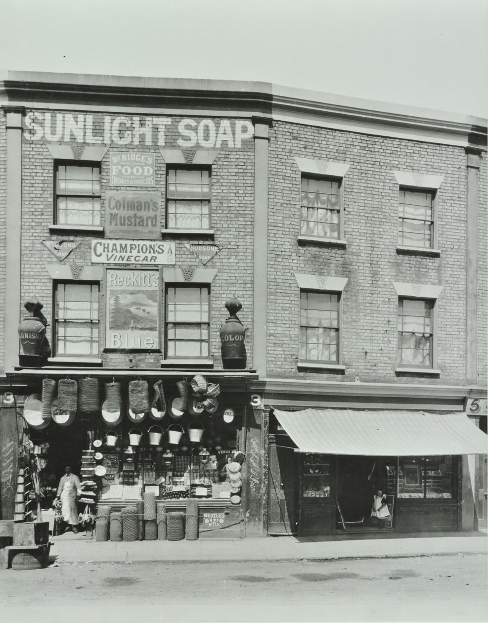 3-4 Gainsborough Road: forhøjninger, London, 1899 af English Photographer
