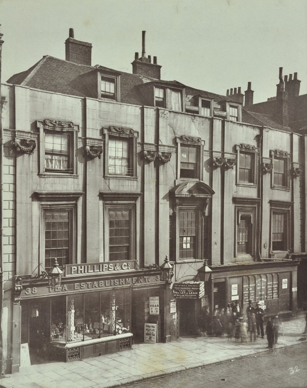 36-38 Aldersgate Street: Shaftesbury House, London, 1879 af English Photographer