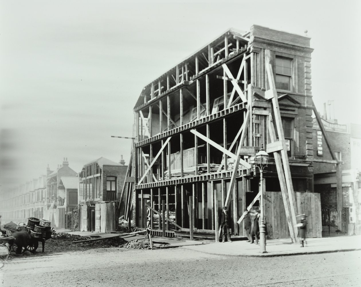 85 Stoke Newington Road: hjørnet af Stoke Newington Road og Prince George Road, 1897 af English Photographer